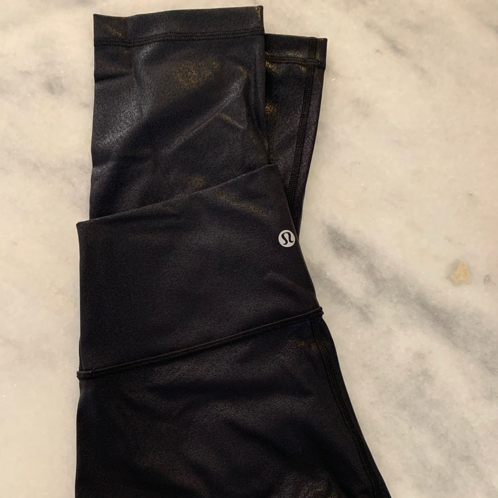 Lululemon wunder Unders crops with Sheen